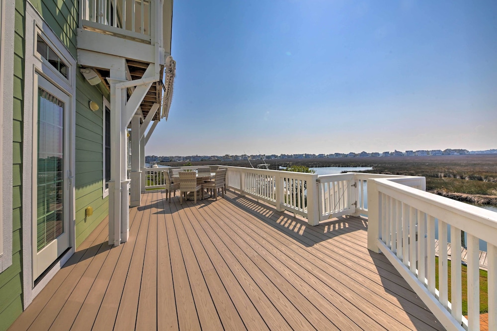 Manteo Waterfront Resort Home with 30 Ft Dock - photo 8