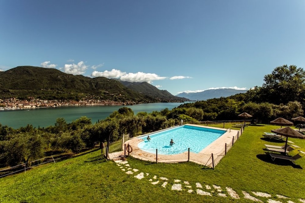 Cascina la Palazzina — 4-Star Luxury Hotel in Salo, Italy