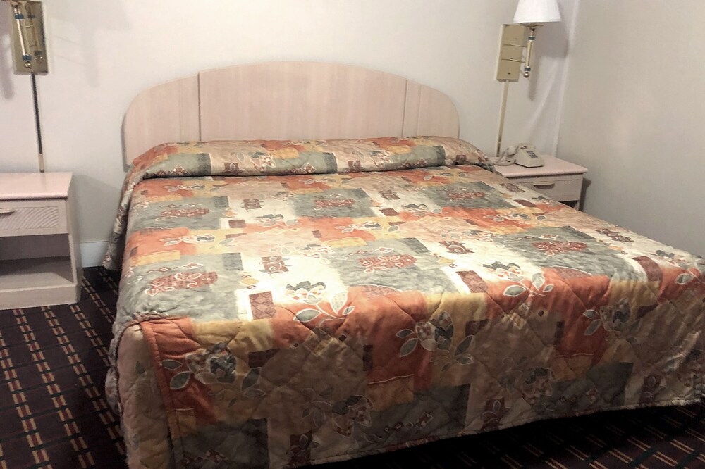 OYO Hotel Starlite Seneca Falls - photo 4