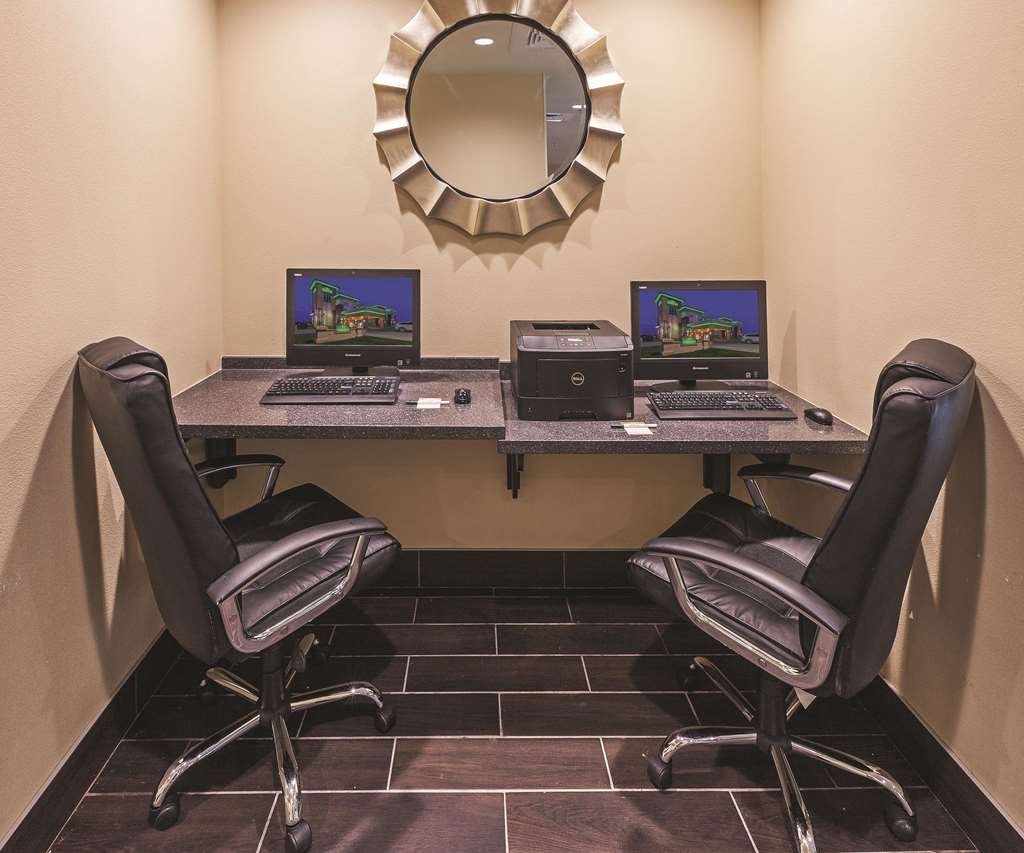 La Quinta Inn & Suites by Wyndham Wichita Falls MSU Area - photo 56