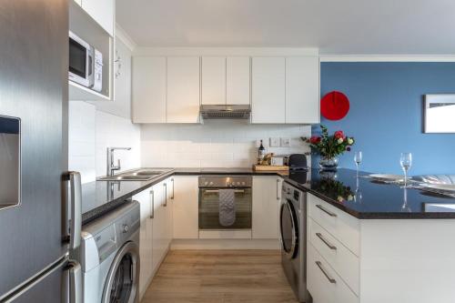 Tranquil Spacious Quiet Trendy with a View