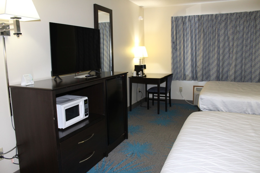 Reston Inn & Suites - photo 10