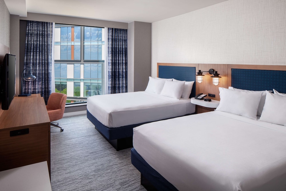 Hampton Inn Boston Seaport District - photo 11