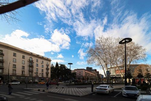 Modern Apartment Next to Stamba and Rooms