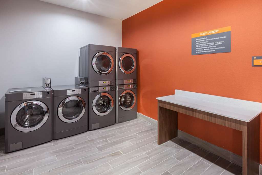 La Quinta Inn & Suites by Wyndham Houston East at Sheldon Rd - photo 34