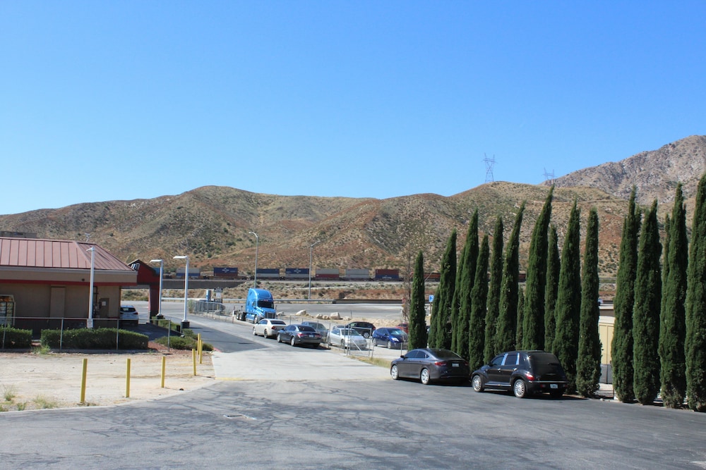 Cajon Pass Inn - photo 41