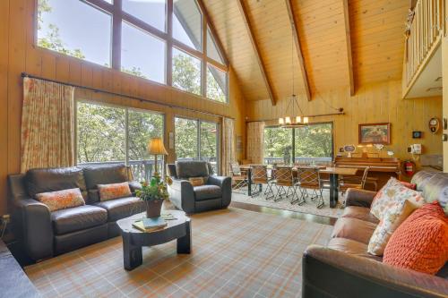 Lake Arrowhead Family Home with Game Room — 4-Star Luxury Hotel in Lake Arrowhead, United States