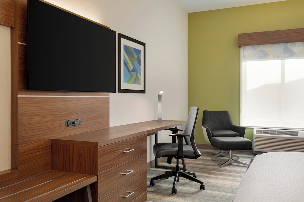 Holiday Inn Express And Suites Dalton Walnut Ave - photo 16