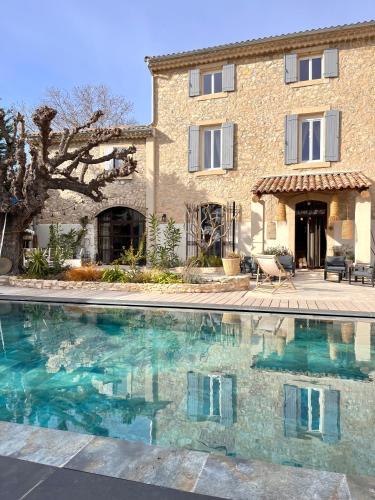 Le Mas d'Emilienne - carbon neutral hotel in Coudoux