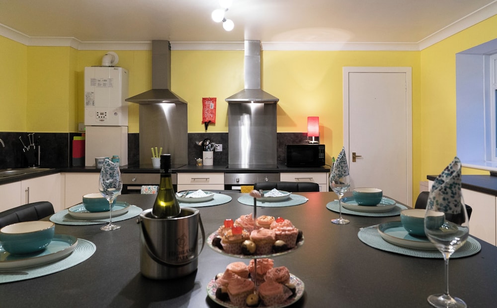 Dunedin House Contractors Business Travellers — 4-Star Luxury Hotel in Huntly, United Kingdom
