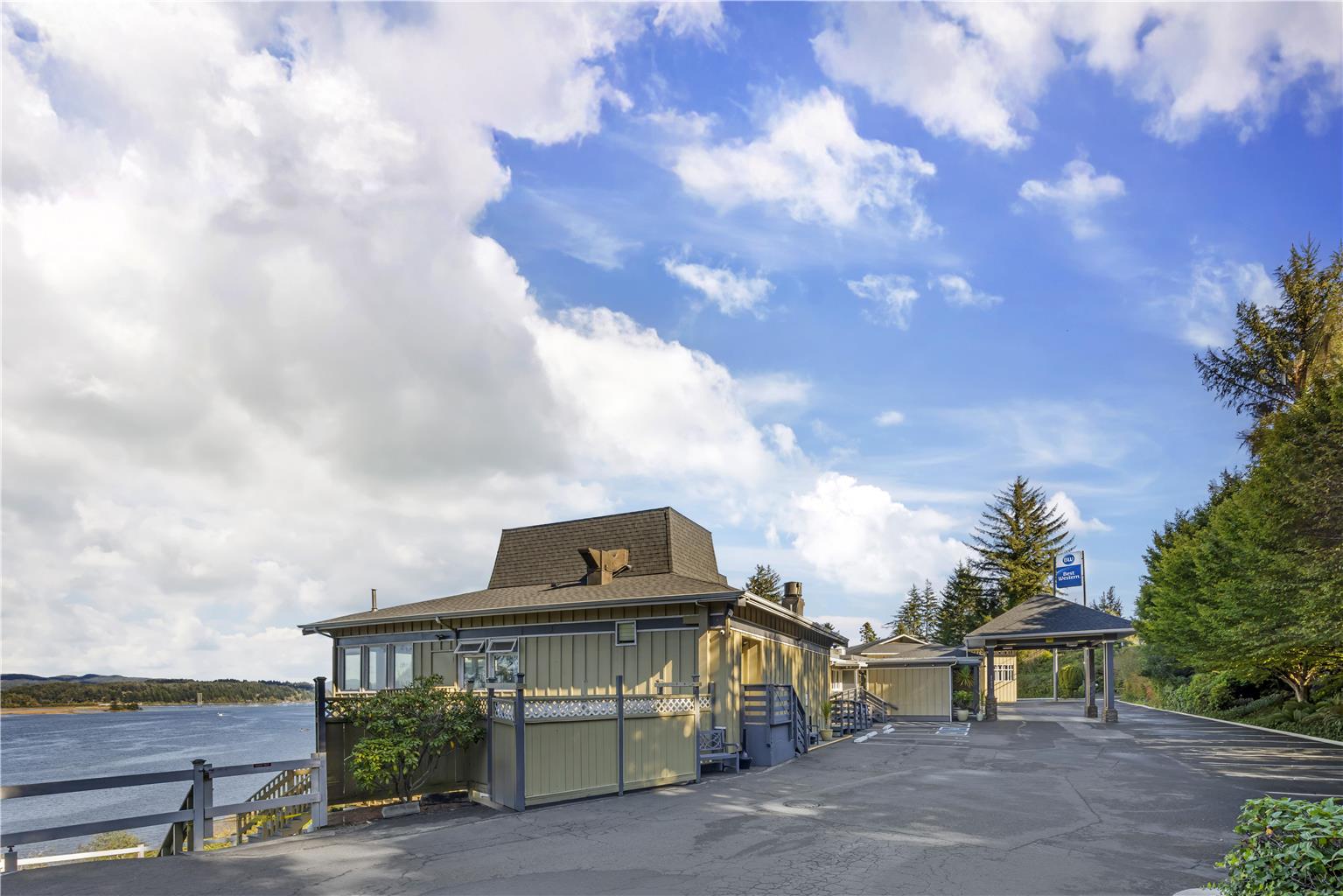 Best Western Pier Point Inn - photo 59