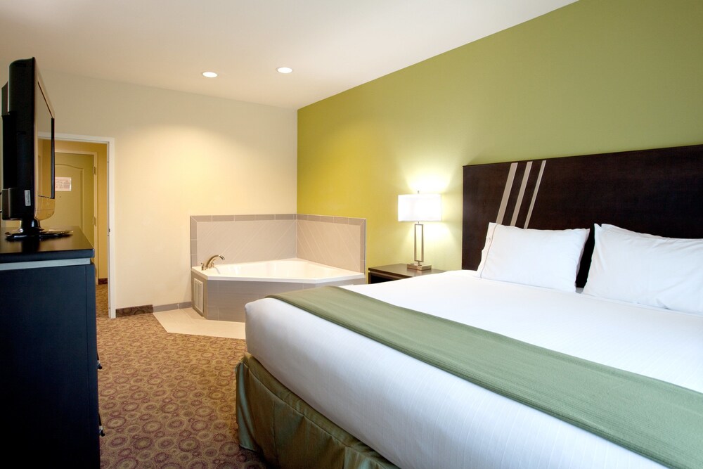 Holiday Inn Express & Suites Clemson by IHG - photo 14