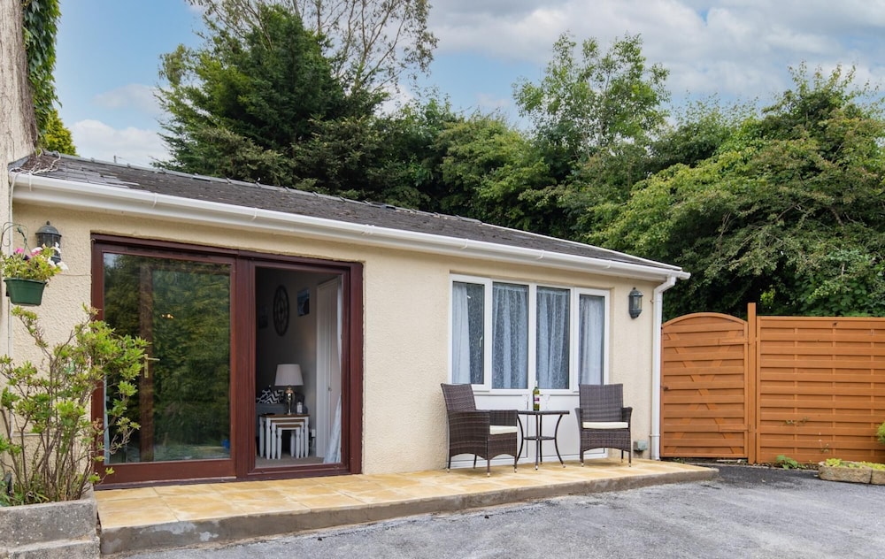 The Hollies Short Walk to Beach Peaceful Location Parking in Narberth, United Kingdom