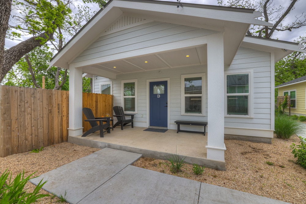 The Grove D With Hot Tub & King Beds Walk to Main - photo 19