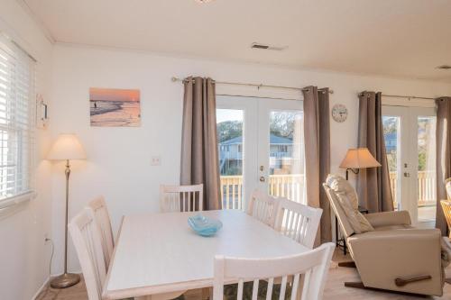Splendid Days by Oak Island Accommodations - photo 2