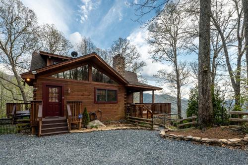 MoonShadow Lakeview Cabin 3 Story Nantahala Lake — 4-Star Luxury Hotel in Topton, United States