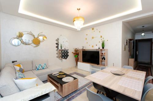 Appartement Piscine & Parking — 4-Star Luxury Hotel in Marrakesh, Morocco