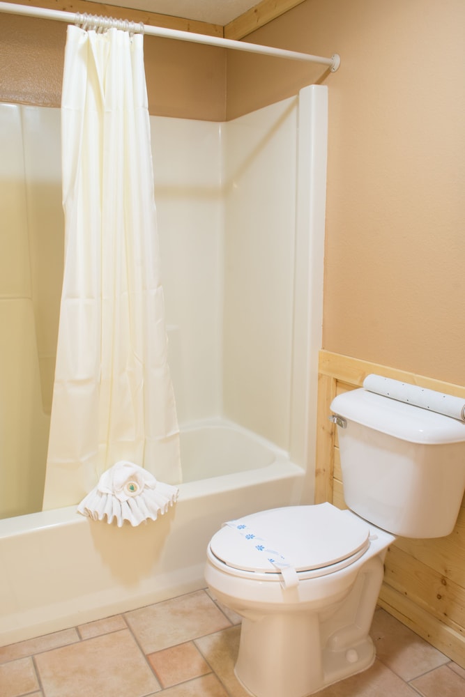 Flat Creek Inn - photo 4