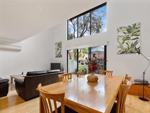 Townhouse 212 Private Central Family Friendly — 4-Star Luxury Hotel in Margaret River, Australia