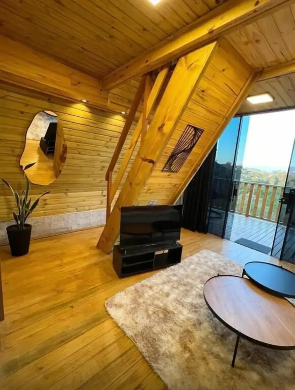 Chalés Laraland — 4-Star Luxury Hotel in Campos Do Jordao, Brasil