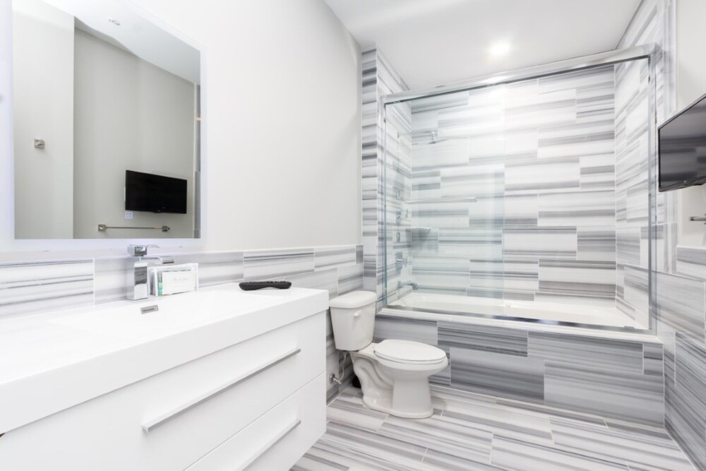 Global Luxury Suites Downtown Pittsburgh - photo 29