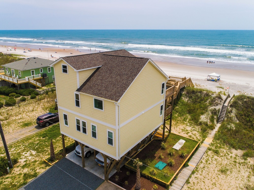 Next to Sea Gallery in Holly Ridge, United States