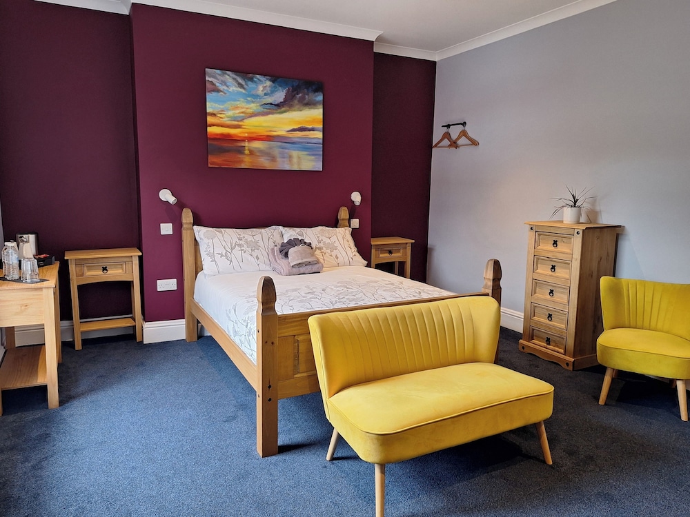 Room comfortable and Spacious Guest Ro — hotel in Cranleigh