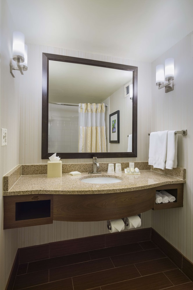 Hilton Garden Inn Edison Raritan Center - photo 23