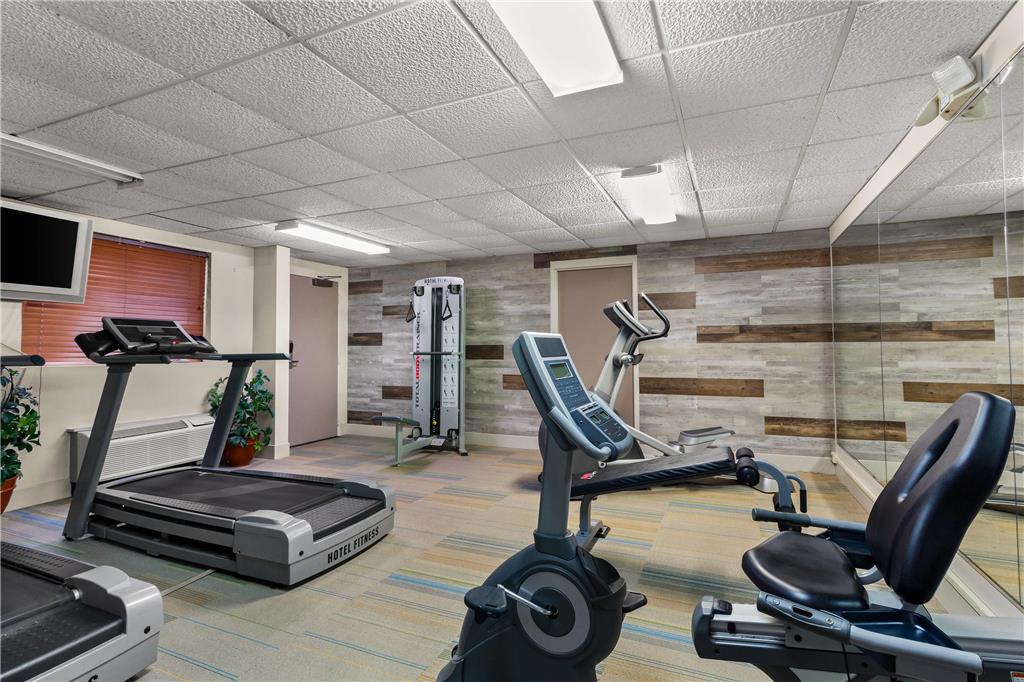 Suburban Studios Altoona - photo 24