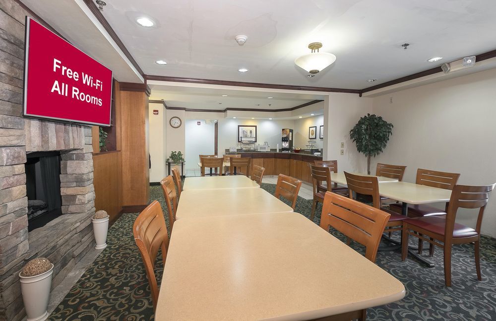 Cedar Rapids Inn - photo 30