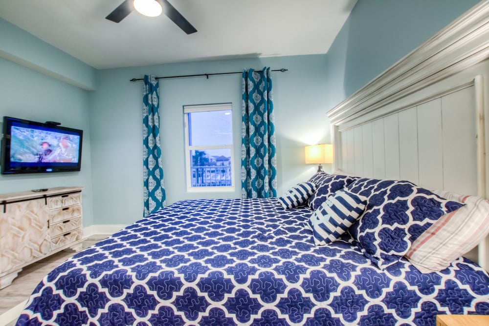Laketown Wharf Resort by Aneliya's Rentals - photo 154
