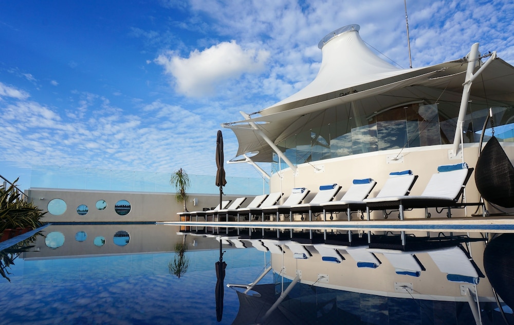 Infinity pool