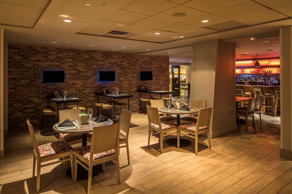 DoubleTree by Hilton Hotel & Suites Pittsburgh Downtown - photo 54