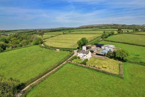 Finest Retreats Cutkieve Farm Cottage — 4-Star Luxury Hotel in Saltash, United Kingdom