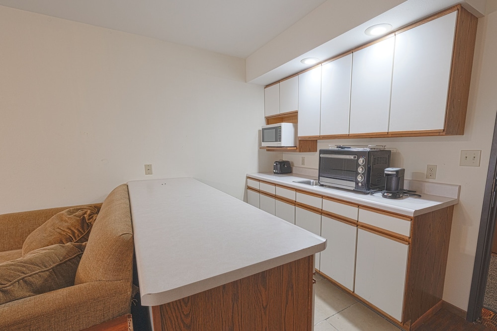 Harlan Inn and Suites - photo 38