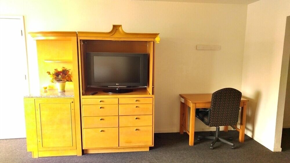 Parkway Inn Fresno - photo 9