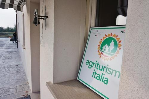 Agriturismo Campogrande — 4-Star Luxury Hotel in Carpaneto Piacentino, Italy