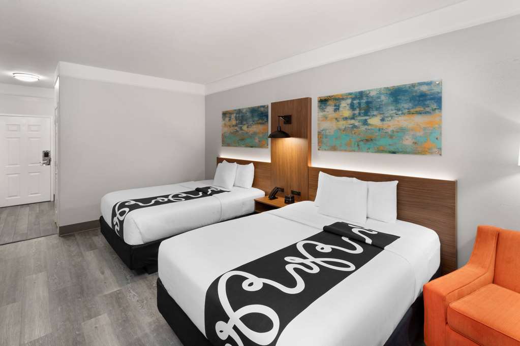 La Quinta Inn & Suites by Wyndham Angleton - photo 39
