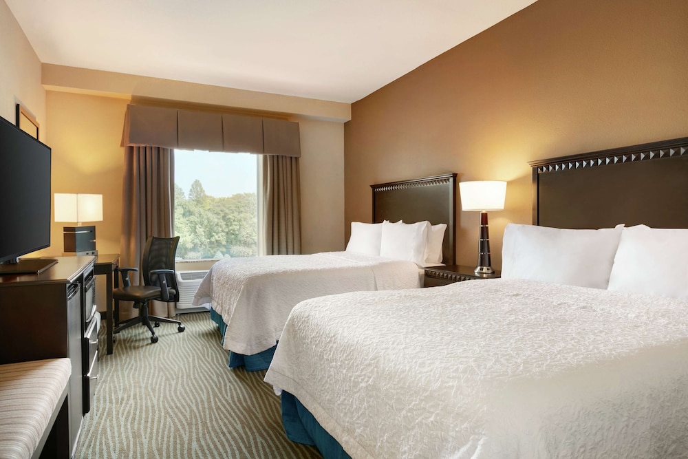 Hampton Inn & Suites Parkersburg Downtown - photo 9