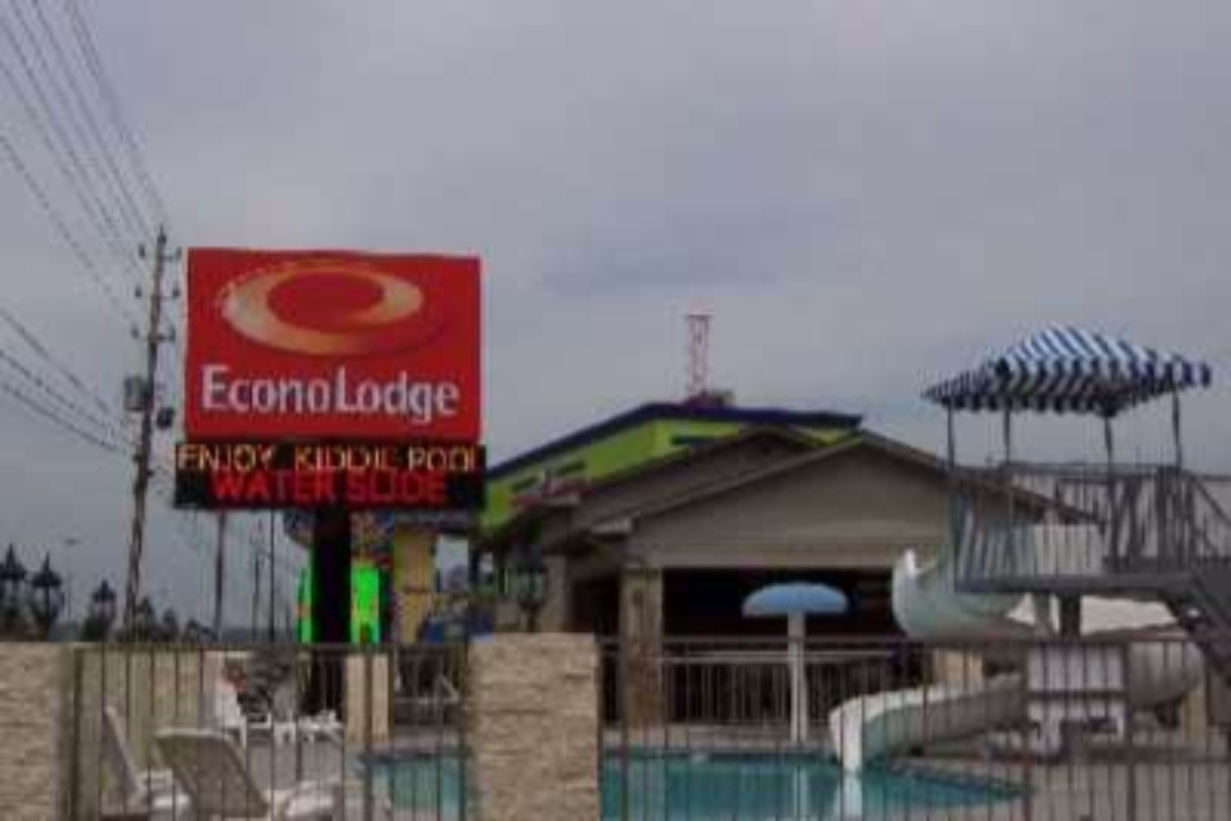 Econo Lodge Pigeon Forge TN - photo 3