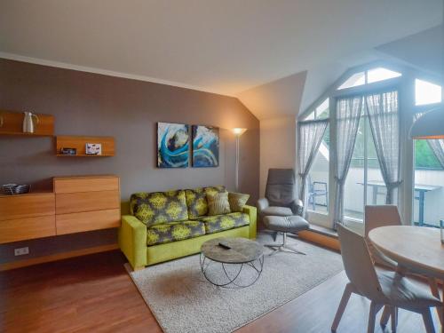 Dünenpark Binz Komfortplus Ferienwohnung mit 1 Schlafzimmer und Balkon im Dachgeschoss 307 — 4-Star Luxury Hotel in Ostseebad Binz, Germany