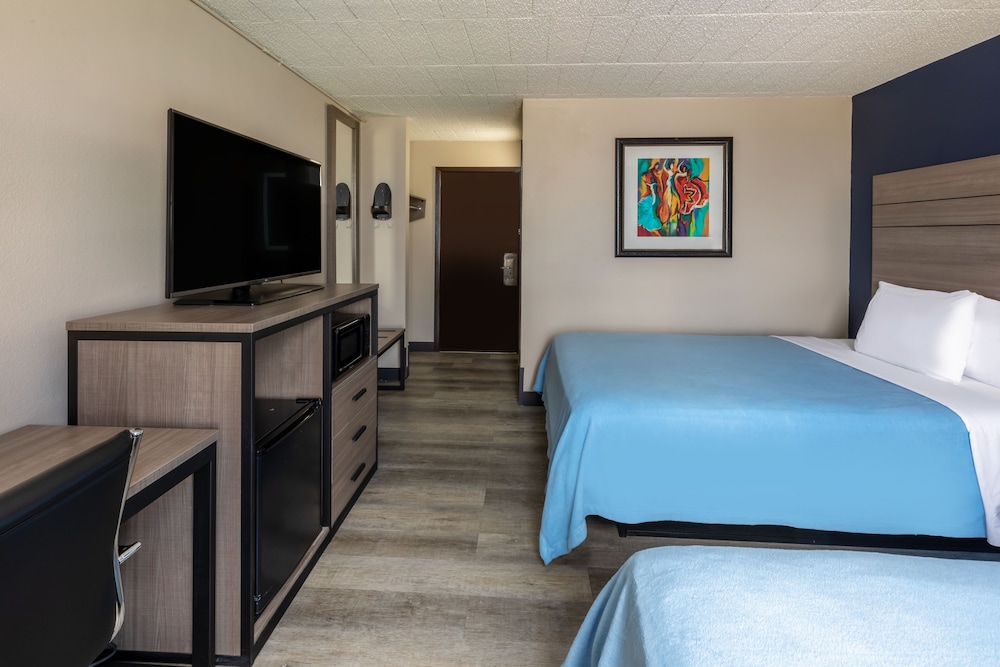 Super 8 by Wyndham Laredo - photo 13