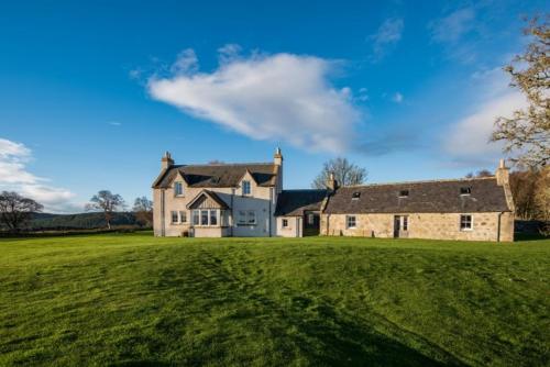 Clashindeugle Farmhouse & Annex — 4-Star Luxury Hotel in Grantown On Spey, United Kingdom