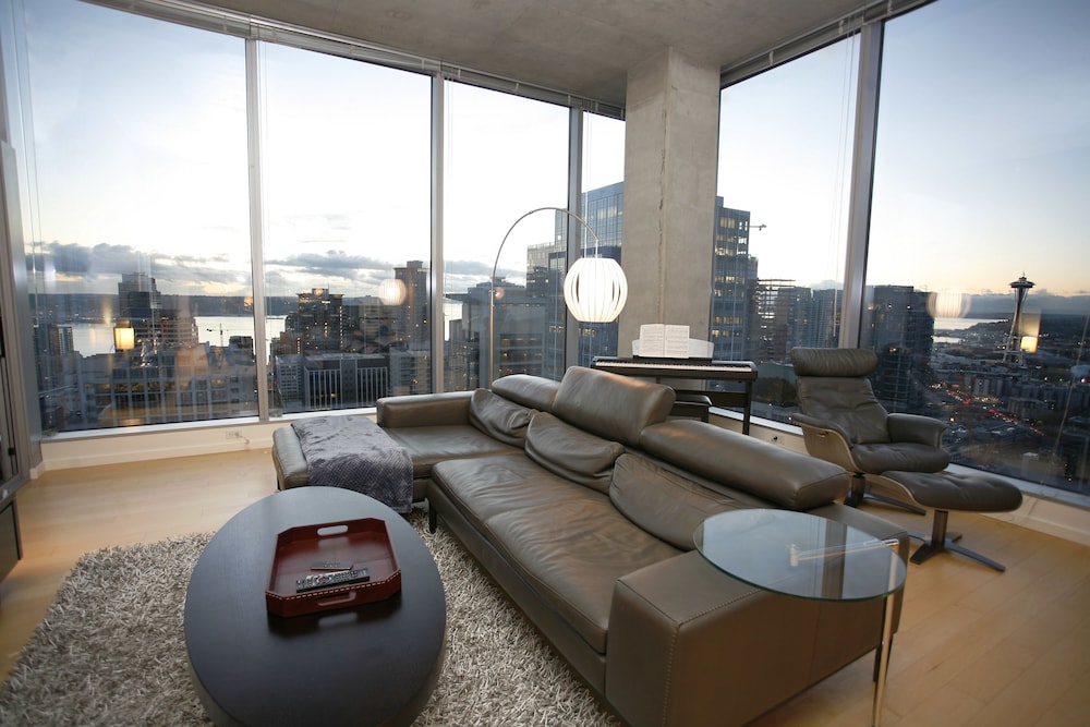 Convention Center Lux Suites by Barsala — 4-Star Luxury Hotel in Seattle, United States