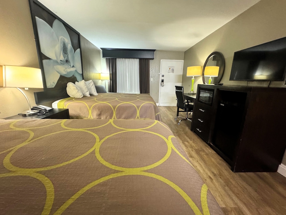 Super 8 by Wyndham Tupelo Airport - photo 20