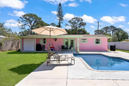Siesta Key Cottage with Heated Pool — 4-Star Luxury Hotel in Sarasota, United States