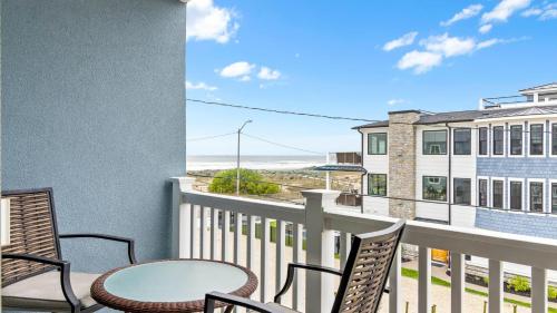 Cozy 1BR w Ocean Views & Parking OCNJ in Ocean City, United States