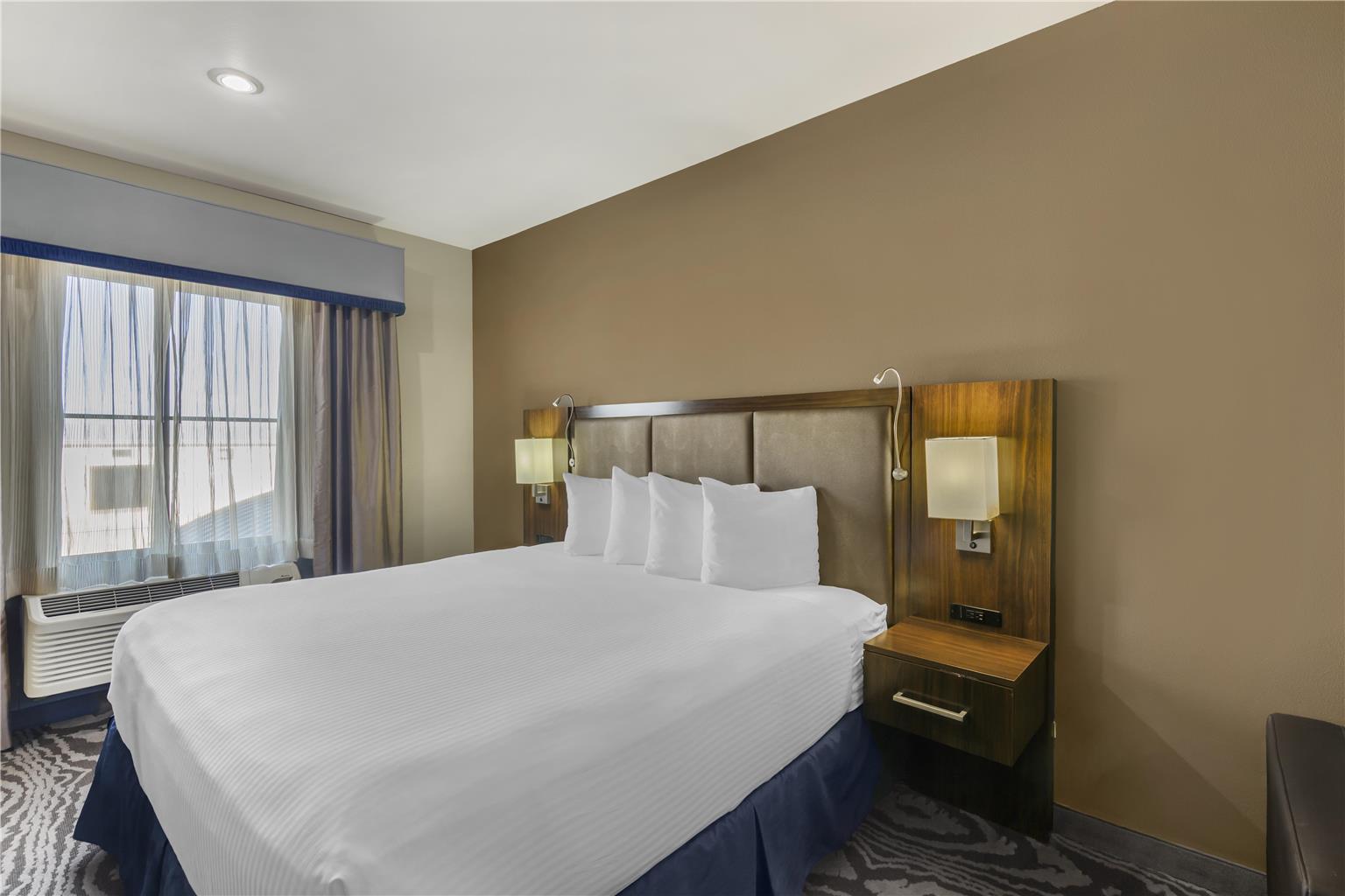 Best Western Plus Williston Hotel & Suites - photo 35