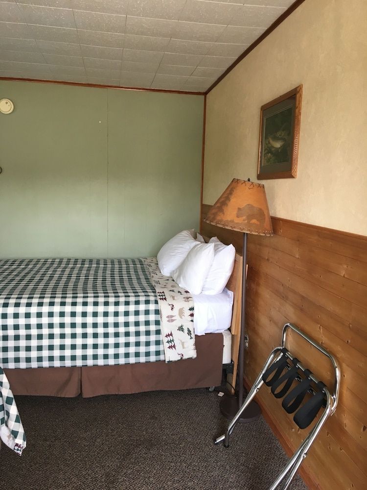 Superior Motel & Suites - photo 13