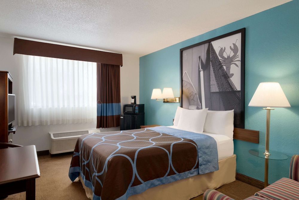 Super 8 by Wyndham Portland ME - photo 13